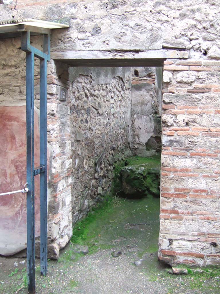 VII.11.12 Pompeii. March 2018. Entrance doorway, looking west.
Foto Taylor Lauritsen, ERC Grant 681269 DCOR.

