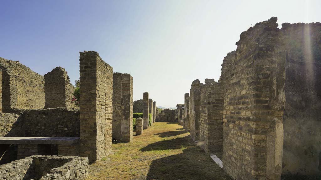 VII.14.5 Pompeii. August 2021. Looking east along north portico, from near room 21, on left. Photo courtesy of Robert Hanson.
