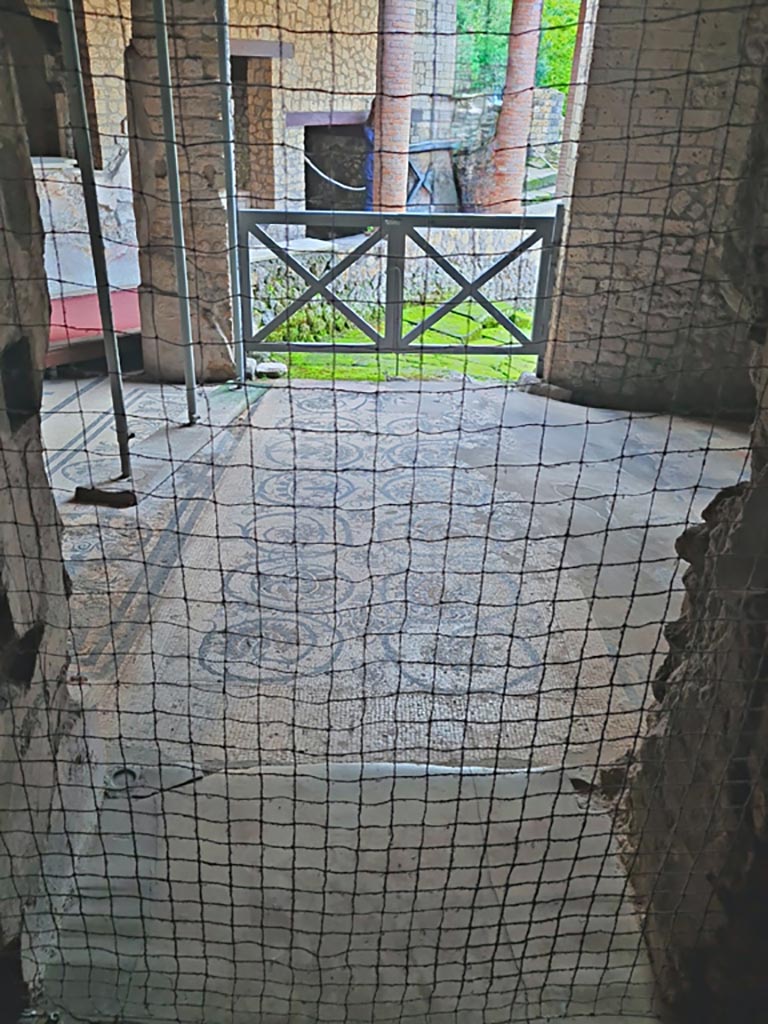 VII.16.a Pompeii. November 2023. 
Room 6, Looking through doorway in west wall. Photo courtesy of Giuseppe Ciaramella.
