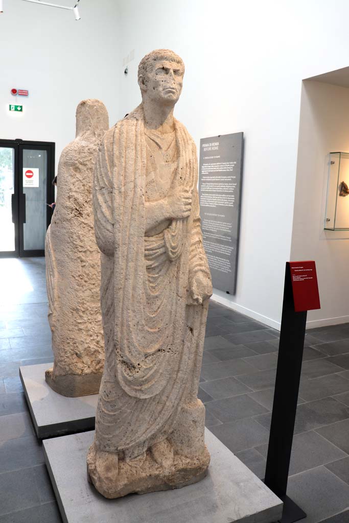 VIII.1.4 Pompeii. February 2021. 
Limestone funerary statue of a man wearing a toga, found at Porta Nocera tomb 34aEN.
Photo courtesy of Fabien Bièvre-Perrin (CC BY-NC-SA).
