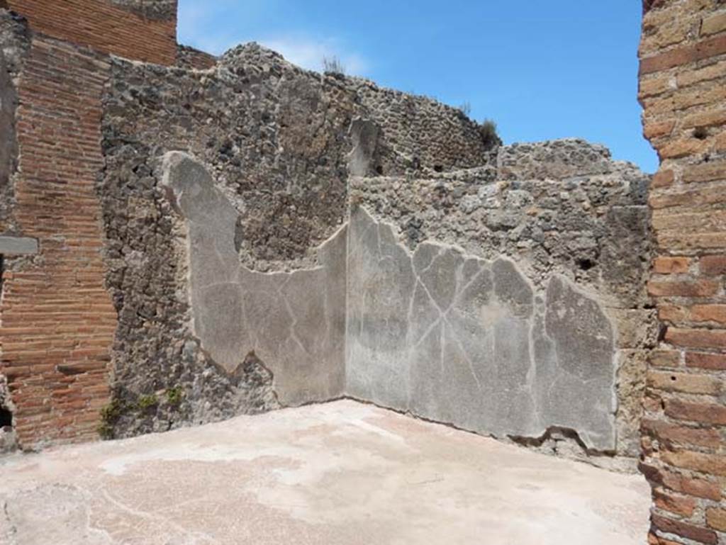 VIII.2.13 Pompeii. May 2018. Looking towards north-east corner of triclinium, from portico.  Photo courtesy of Buzz Ferebee.
