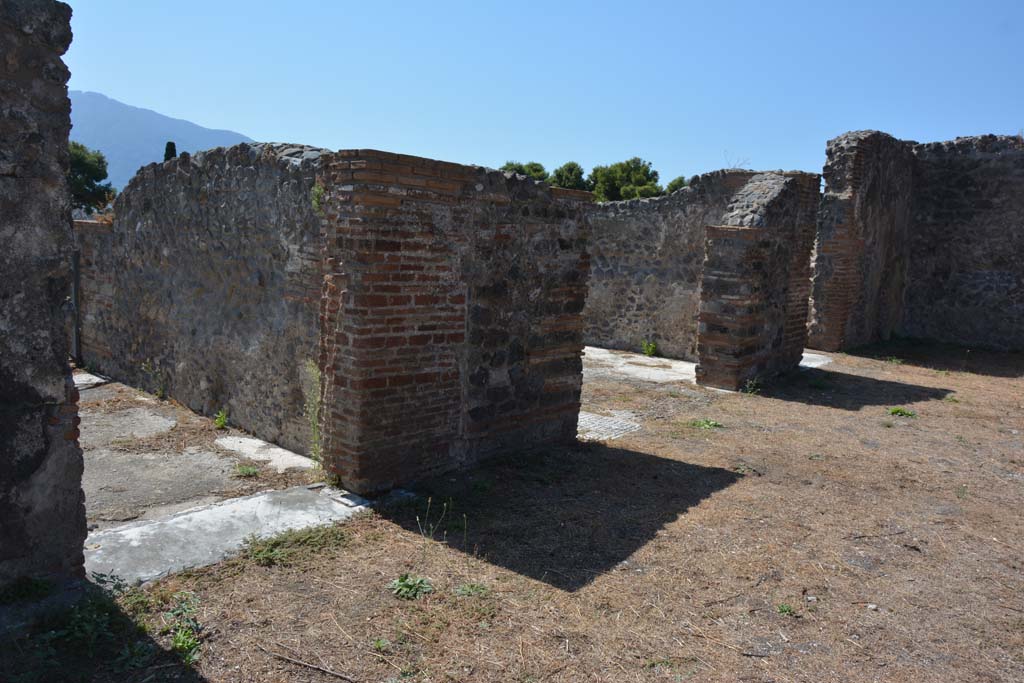 VIII.2.34 Pompeii. September 2019. 
Looking south-west across south side of atrium, with doorway to room ‘n’, on left, room ‘m’, centre, and room ‘o’. on right.
Foto Annette Haug, ERC Grant 681269 DÉCOR.
