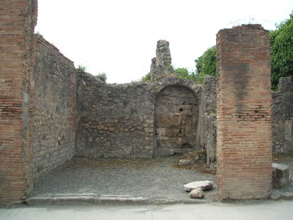 VIII.3.3 Pompeii. May 2005. Looking towards south wall of shop, from entrance.