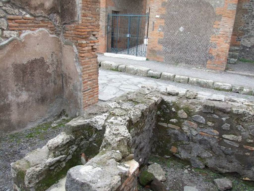 VIII.3.22 Pompeii.  December 2007.  Looking south west across counter to entrance and Via delle Scuole.