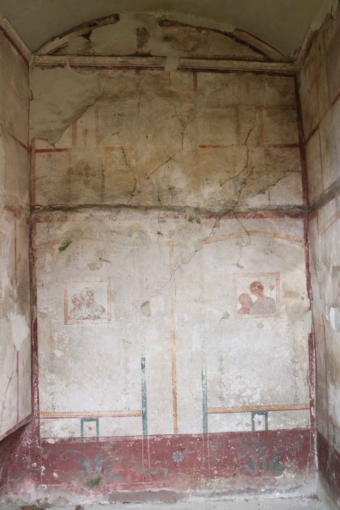 VIII.4.4, Pompeii. December 2018. 
Room 22, west wall of cubiculum on west side of atrium.   Photo courtesy of Aude Durand.
