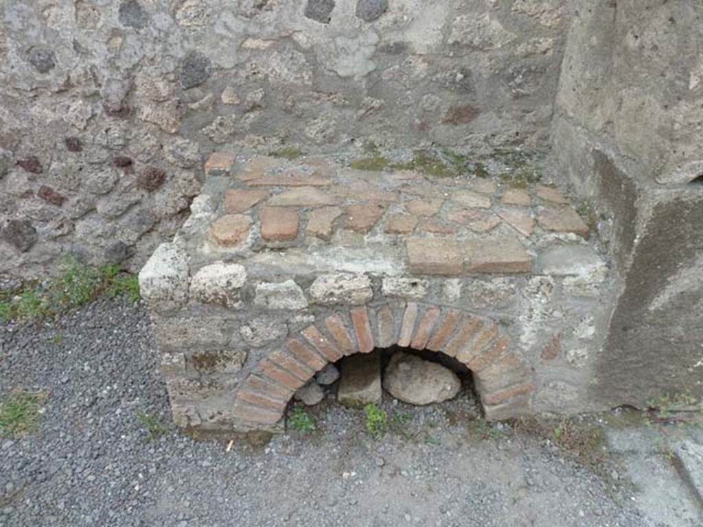 VIII.4.47 Pompeii. September 2015. Hearth near south wall.