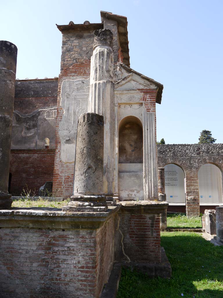 VIII.7.28 Pompeii. September 2018. Looking towards niche at north end of east side of Temple. 
Foto Anne Kleineberg, ERC Grant 681269 DÉCOR.

