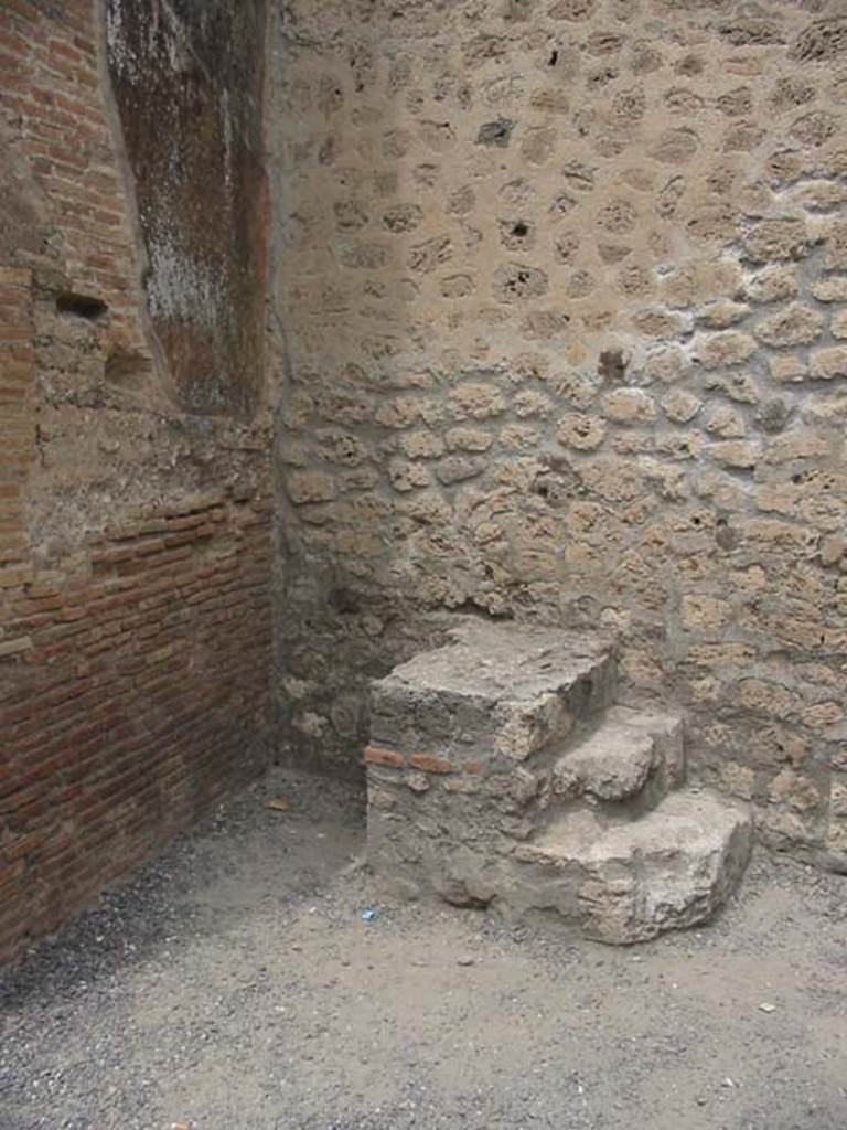 IX.1.16 Pompeii. May 2003. Stone steps in north-west corner, base of stairs to upper floor.  Photo courtesy of Nicolas Monteix.
