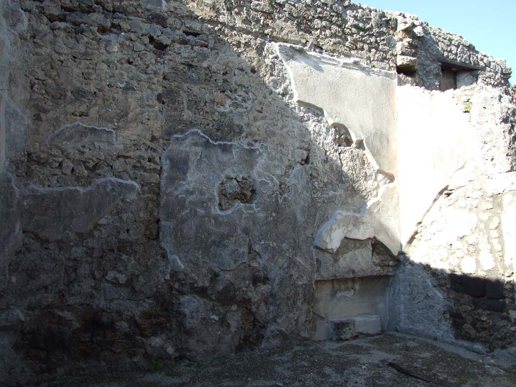 IX.3.2 Pompeii. March 2009. North wall of triclinium on north side of garden area. 