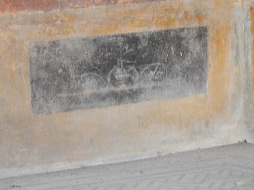 IX.3.5 Pompeii. May 2015. Room 14, detail from zoccolo of east wall in south-east corner. Photo courtesy of Buzz Ferebee.
