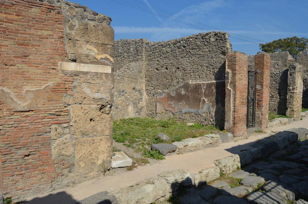 IX.3.14 Pompeii. October 2017. Looking north-east towards entrance doorway.
Foto Taylor Lauritsen, ERC Grant 681269 DCOR.
