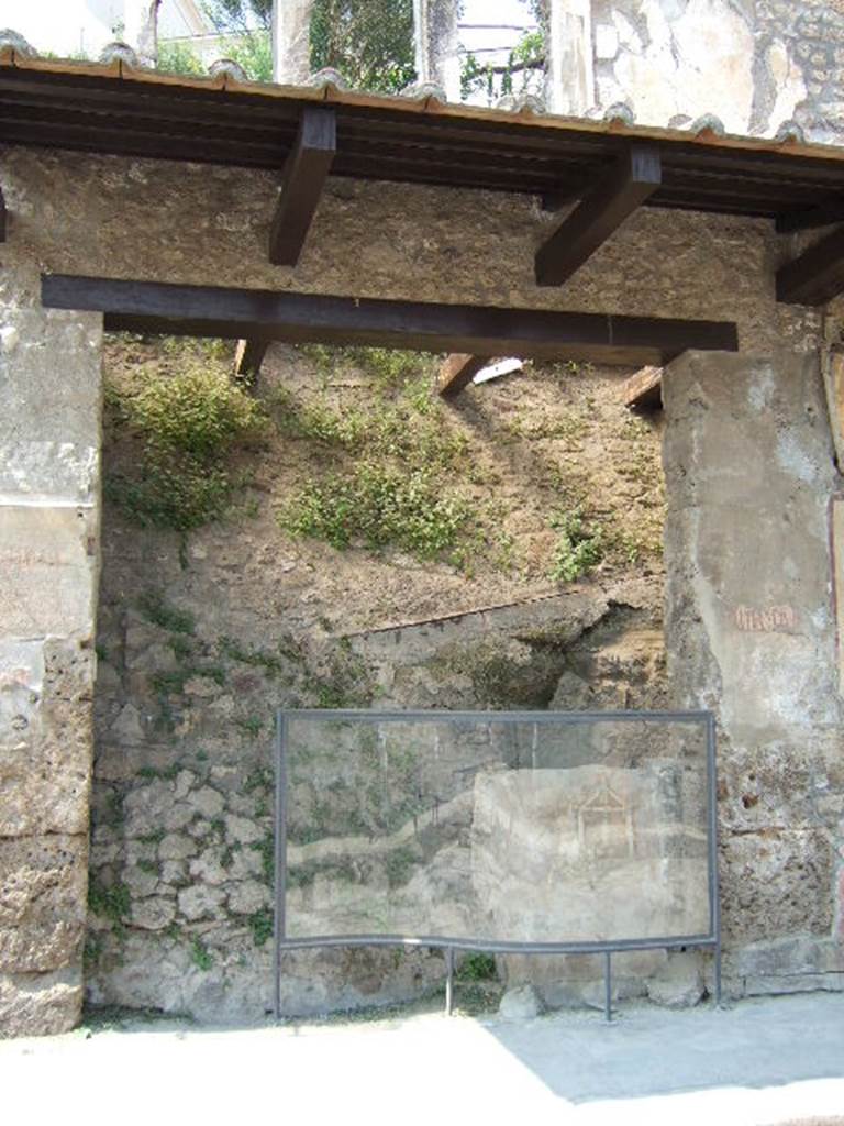 IX.7.2 Pompeii. May 2006. Entrance.
According to Varone and Stefani, the graffiti found on the east side of the entrance would have been CIL IV 7811, 7812, 7813, 7814, and 7815.
They say only part of CIL IV 7812 is now conserved.
See Varone, A. and Stefani, G., 2009. Titulorum Pictorum Pompeianorum, Rome: Lerma di Bretschneider, (p.386)

According to Epigraphik-Datenbank Clauss/Slaby (See www.manfredclauss.de), this reads as -

Calventium 
IIv(irum)  i(ure)  d(icundo)  infectores 
rog(ant)         [CIL IV 7812]

The database also records the other inscriptions as 

Gavium
d(uumvirum) i(ure) d(icundo) o(ro) v(os) f(aciatis)       [CIL IV 7811]

A(ulum) Suettium Verum
aed(ilem) d(ignum) r(eipublicae) o(ro) v(os) f(aciatis)       [CIL IV 7813]

P(ublium) Paquium P[roculum]
d(uumvirum) i(ure) d(icundo) d(ignum) r(eipublicae)       [CIL IV 7814]

C(aium) Gavium 
[      [CIL IV 7815]

