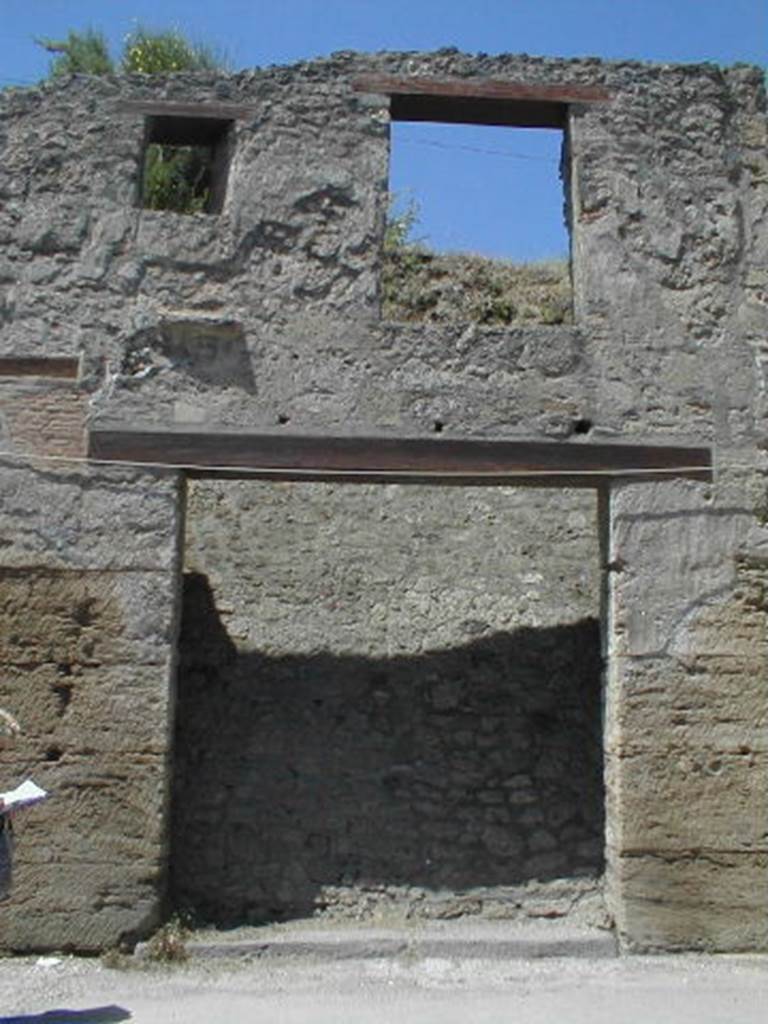 IX.7.8 Pompeii. September 2005. Entrance.