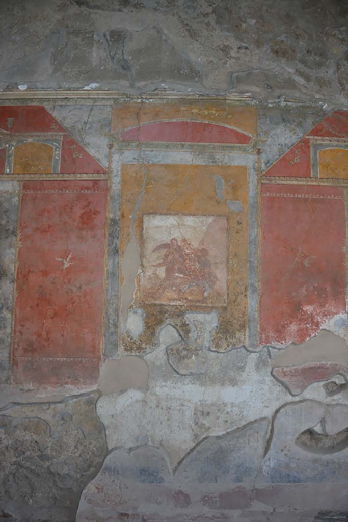IX.7.20 Pompeii. October 2019. Large triclinium (room i), central panel on west wall with painting of Adonis.
Foto Annette Haug, ERC Grant 681269 DÉCOR.

