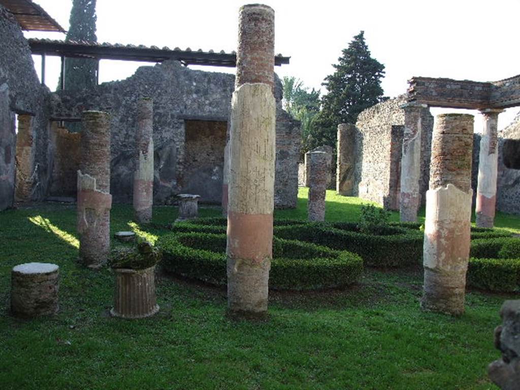 HGW24 Pompeii. December 2006. Looking west across peristyle, from east portico. According to Jashemski, this garden was enclosed by a portico supported by fourteen columns, red below and white above.
In the middle of the garden was a small rectangular pool, that had been faced with marble which had been removed in antiquity. Water from the cistern below was drawn through the two fluted travertine puteals located on the south side (left) next to the two corner columns.
See Jashemski, W. F., 1993. The Gardens of Pompeii, Volume II: Appendices. New York: Caratzas. (p.280)
