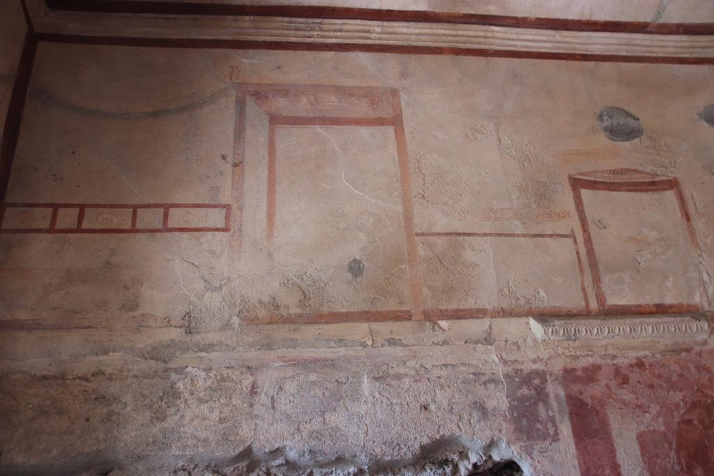 HGW24 Pompeii. Villa of Diomedes. October 2023. Upper north wall, detail from west end. Photo courtesy of Klaus Heese.
(Villa Diomedes Project – area 61).
(Fontaine, room 5,13).
