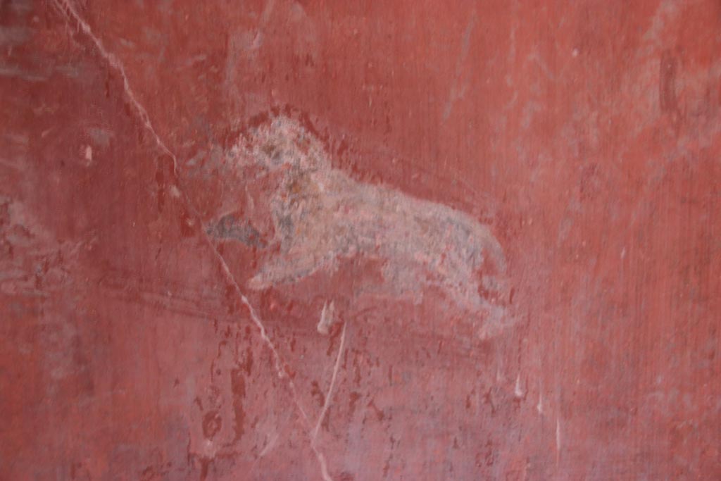 HGW24 Pompeii. Villa of Diomedes. October 2023. Painted animal in centre of panel on south side of west wall. Photo courtesy of Klaus Heese.
(Villa Diomedes Project – area 61).
(Fontaine, room 5,13).

