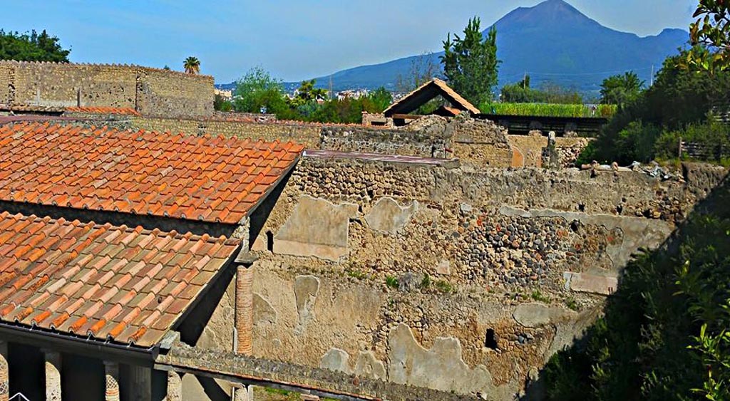 Villa of Mysteries, Pompeii. c.2015-2017. 
Looking towards north wall behind colonnade, and Vesuvius. Photo courtesy of Giuseppe Ciaramella.
