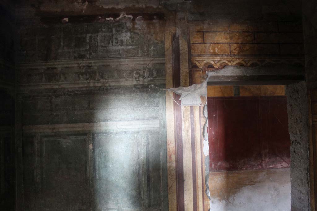Villa of Mysteries, Pompeii. November 2017. Room 3, east wall with doorway to corridor F1, on right.
Foto Annette Haug, ERC Grant 681269 DÉCOR.
