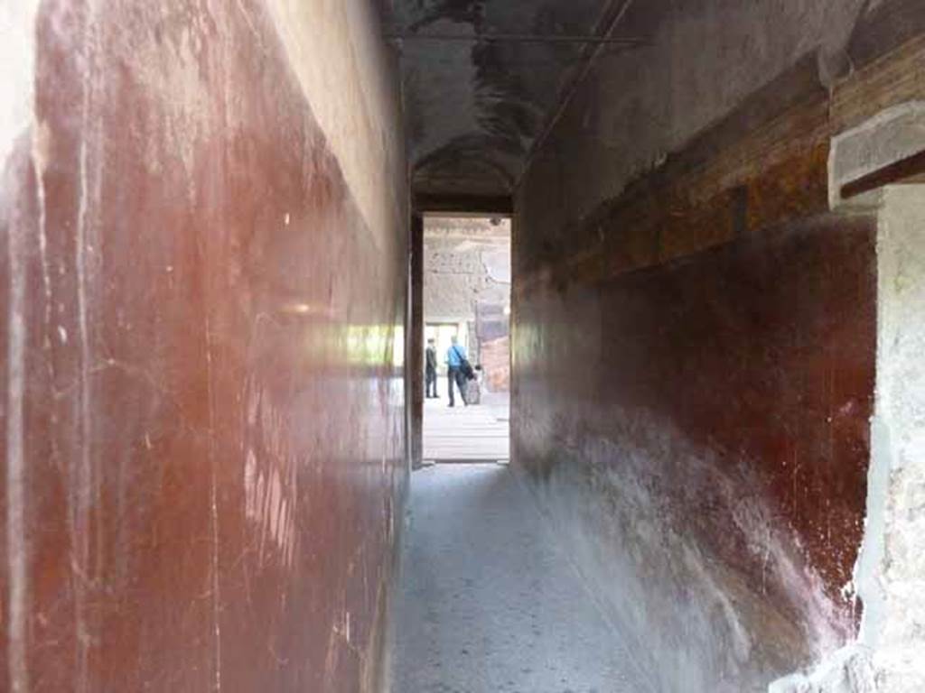 Villa of Mysteries, Pompeii. May 2010. Corridor F1, looking north to room 64, atrium, from near doorway to room 6.