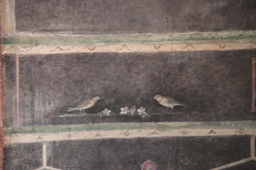 Villa of Mysteries, Pompeii. September 2021. Room 2, tablinum, detail of birds on west wall. Photo courtesy of Klaus Heese.

