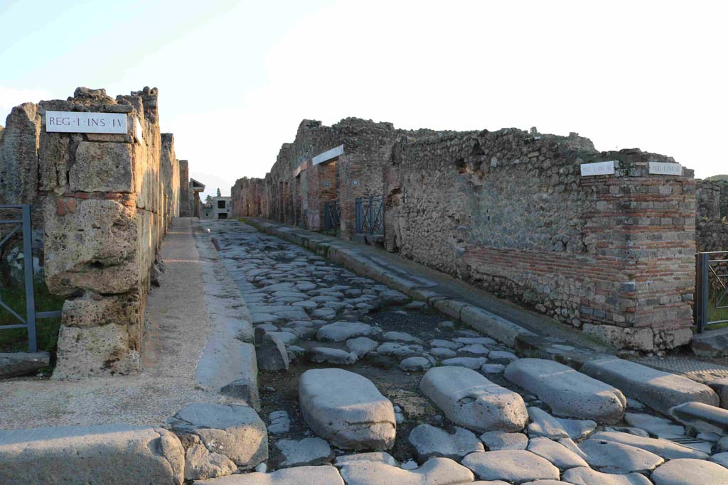Vicolo del Menandro, Pompeii, December 2018. Looking east from junction with Via Stabiana, between I.4 and I.3. Photo courtesy of Aude Durand.