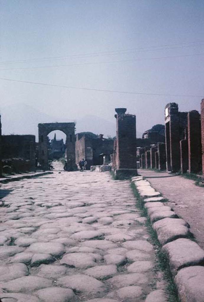 Via del Foro, Pompeii. August 1965. Looking north. Photo courtesy of Rick Bauer.
