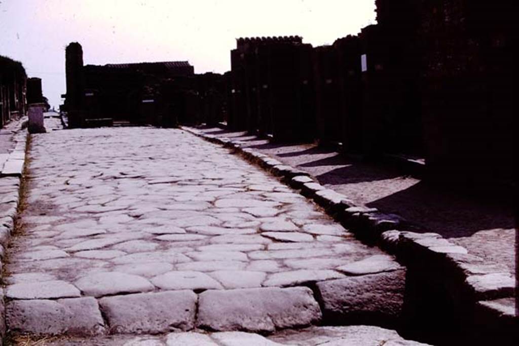 Via dell’Abbondanza, Pompeii. 1975. Looking east. Photo by Stanley A. Jashemski.   
Source: The Wilhelmina and Stanley A. Jashemski archive in the University of Maryland Library, Special Collections (See collection page) and made available under the Creative Commons Attribution-Non Commercial License v.4. See Licence and use details. J75f0375
