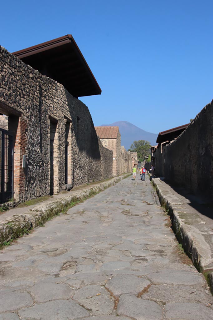 Via di Nocera Pompeii October 2022. 
Looking north between I.20 and II.8. Photo courtesy of Klaus Heese.
