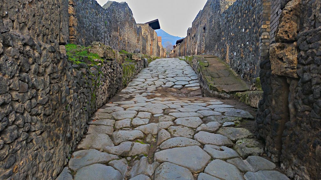Via di Nocera, Pompeii. 2017/2018/2019. Looking north between I.20, on left, and II.8, on right. Photo courtesy of Giuseppe Ciaramella.