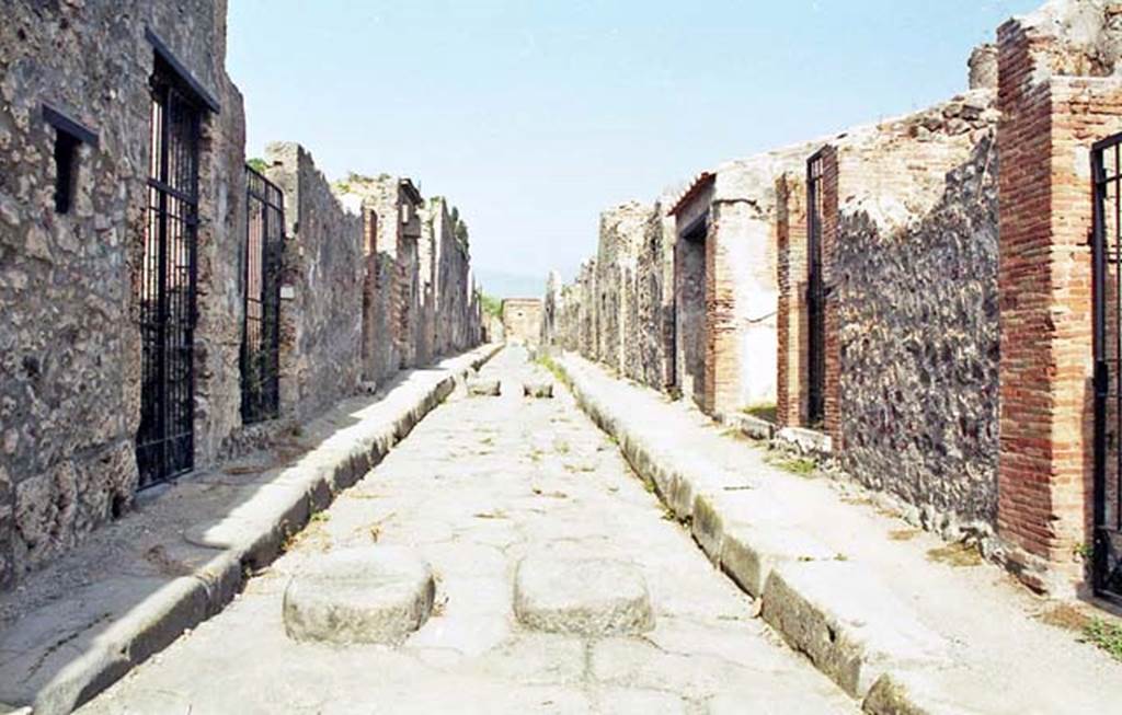 Vicolo dei Vettii, Pompeii. October 2001. Looking north from near doorway to VI.15.2, on left.
Photo courtesy of Peter Woods.
