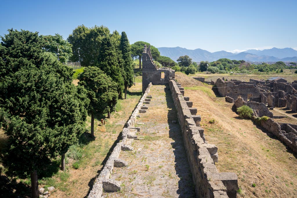 Tower XI, Pompeii. August 2023. Looking east from Tower along top of city wall towards Tower X. Photo courtesy of Johannes Eber.