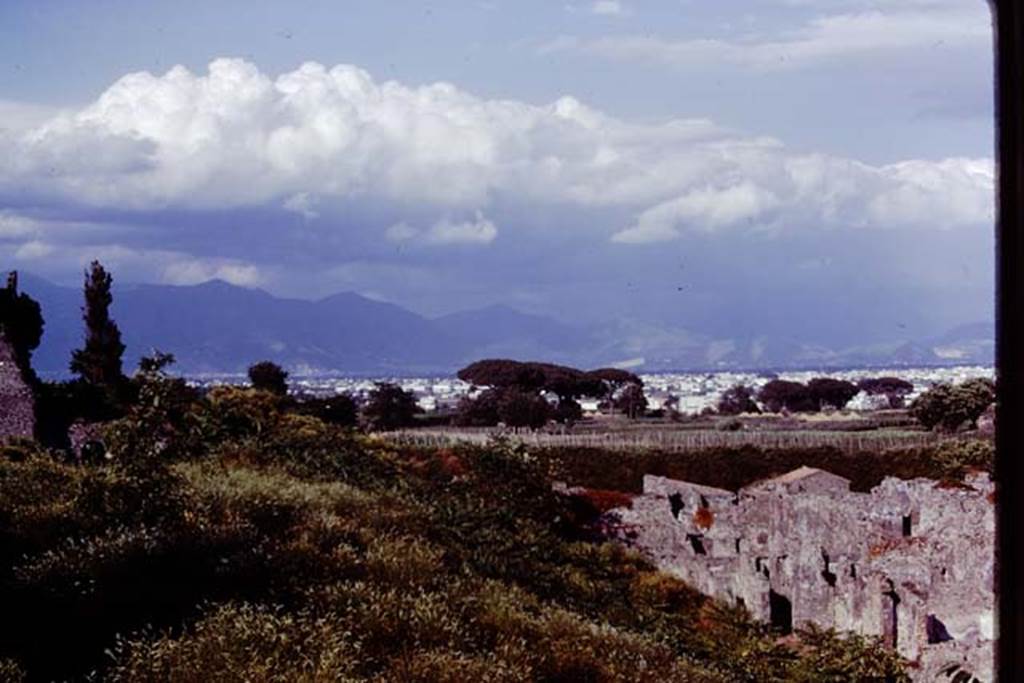 T11 Pompeii. Tower XI. 1978. Looking east, just visible on the left is Tower X. Photo by Stanley A. Jashemski.   
Source: The Wilhelmina and Stanley A. Jashemski archive in the University of Maryland Library, Special Collections (See collection page) and made available under the Creative Commons Attribution-Non Commercial License v.4. See Licence and use details. J78f0203
