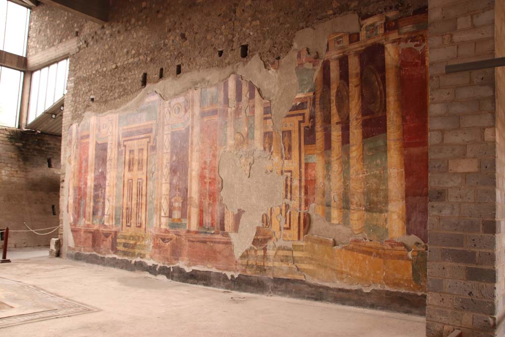 Oplontis Villa of Poppea, October 2020. Room 5, the atrium. Looking towards the west wall and the south-west corner.
Photo courtesy of Klaus Heese.
