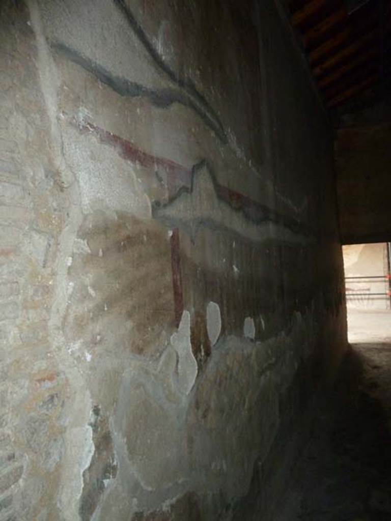Oplontis, September 2015. Painted east wall of corridor 6 leading south to room 4.