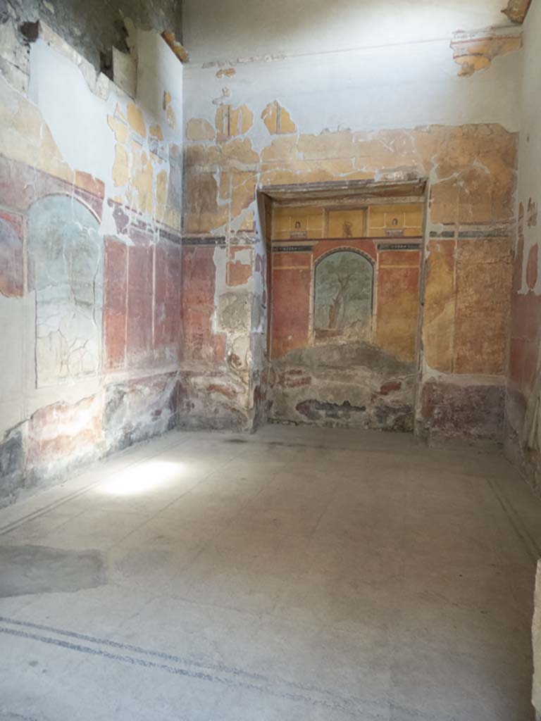 Oplontis Villa of Poppea, September 2017. Room 8, looking across flooring towards north and east walls.
Foto Annette Haug, ERC Grant 681269 DÉCOR.
