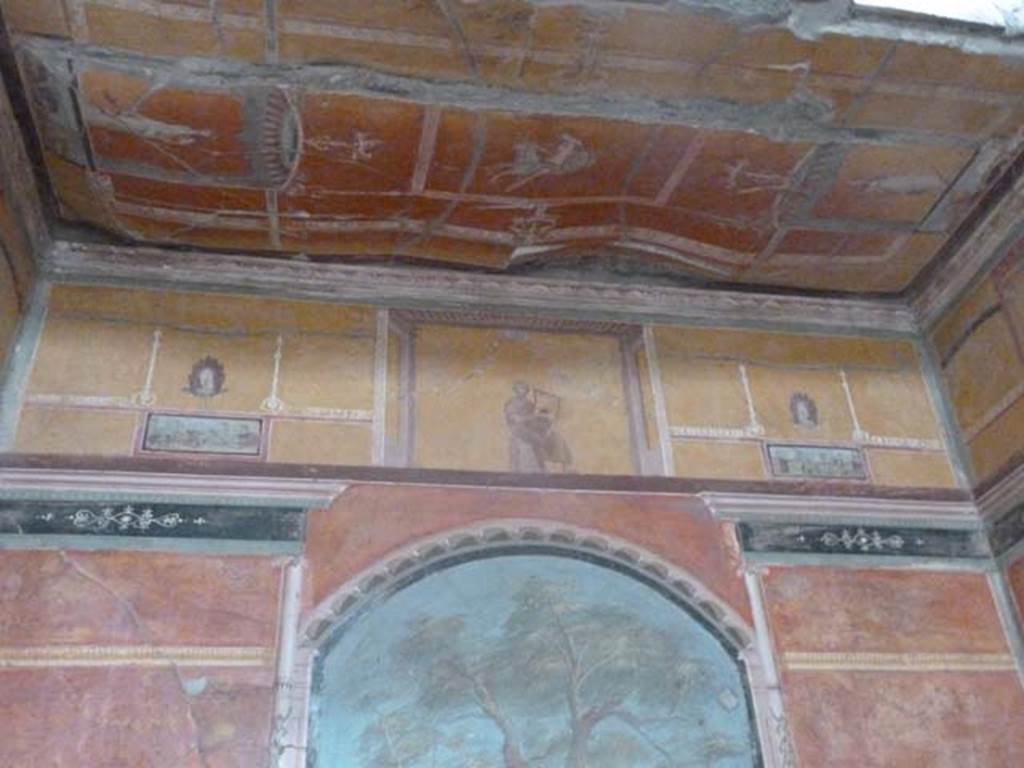Oplontis Villa of Poppea, September 2015. Room 8, detail of ceiling and upper east wall in recess.