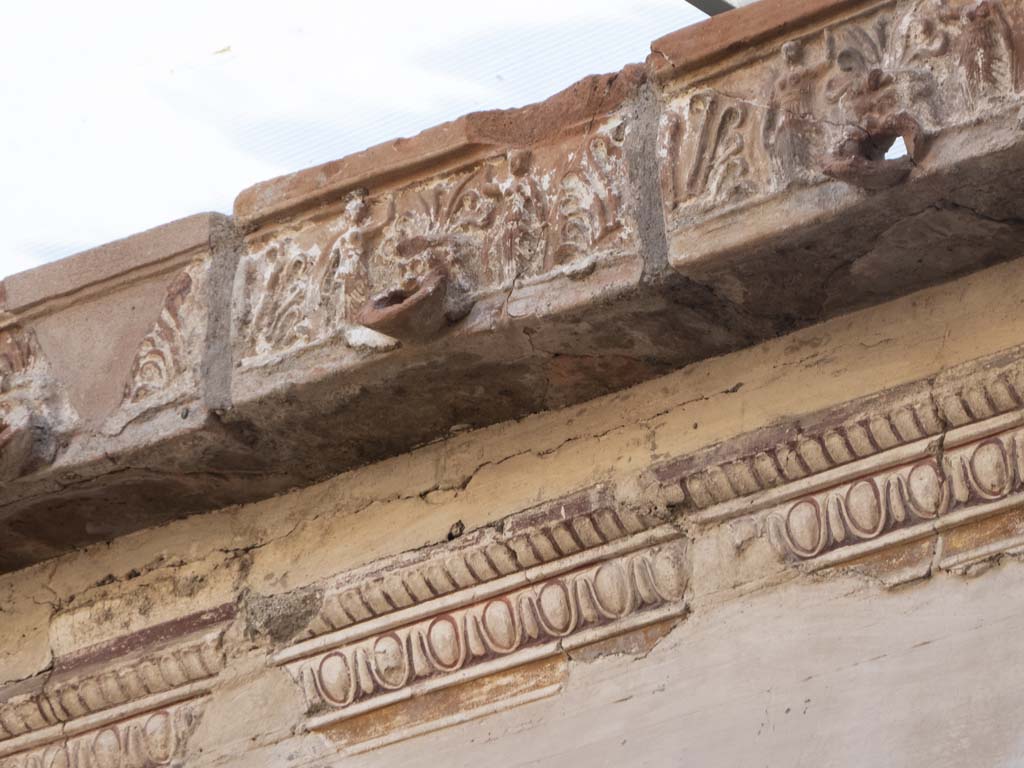 Oplontis Villa of Poppea, September 2017. Room 20, detail of stucco decoration from top of centre of east wall.
Foto Annette Haug, ERC Grant 681269 DÉCOR.
