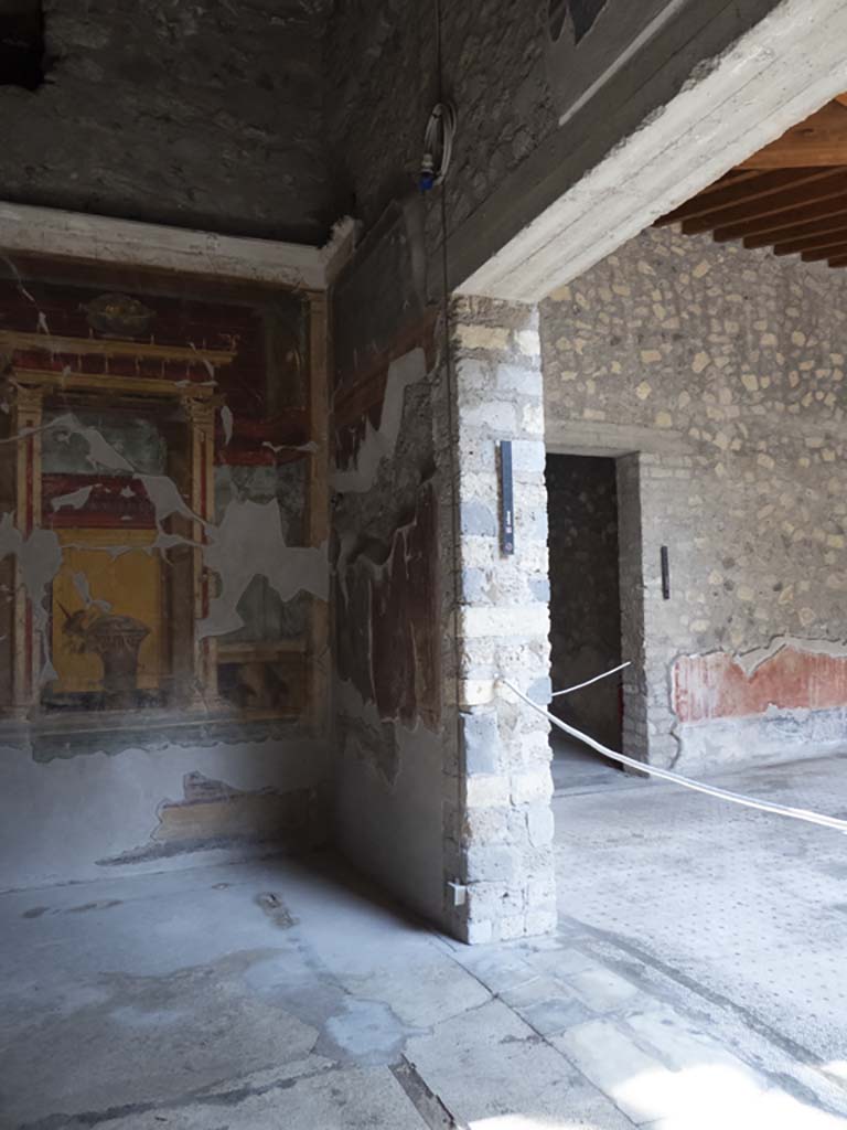 Oplontis Villa of Poppea, September 2017. 
Room 23, looking north to north-east corner and doorway to Portico 24, from small doorway in south corridor.
Foto Annette Haug, ERC Grant 681269 DÉCOR.
