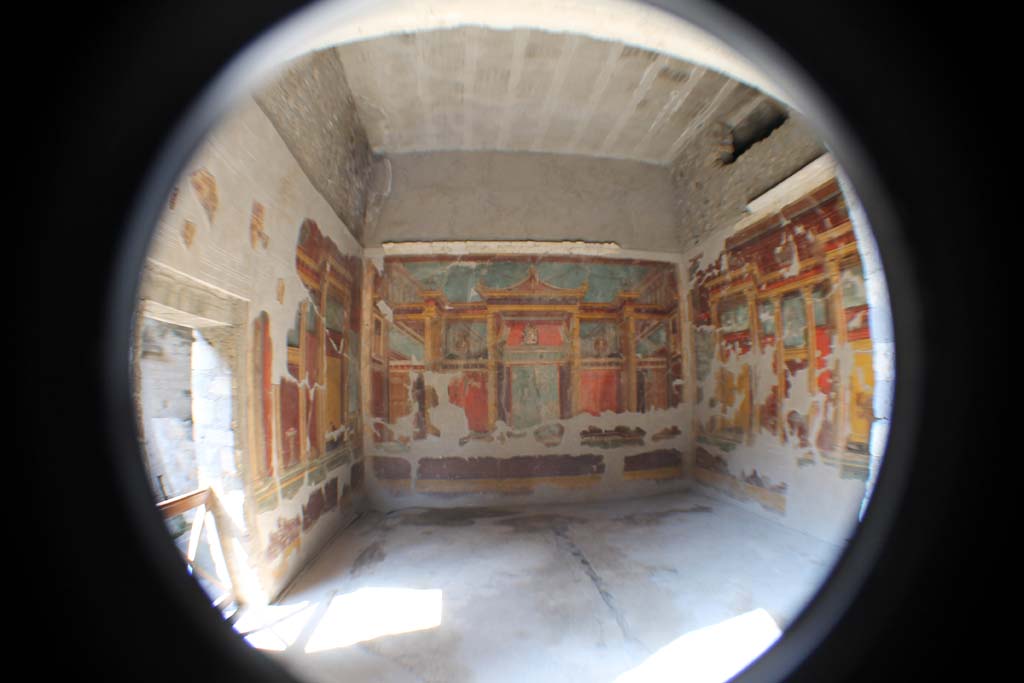Oplontis Villa of Poppea, March 2014. Room 23, looking across towards west wall from portico 24. 
The doorway on the left (south wall) of the photo is from the small doorway from the corridor
Foto Annette Haug, ERC Grant 681269 DÉCOR.
