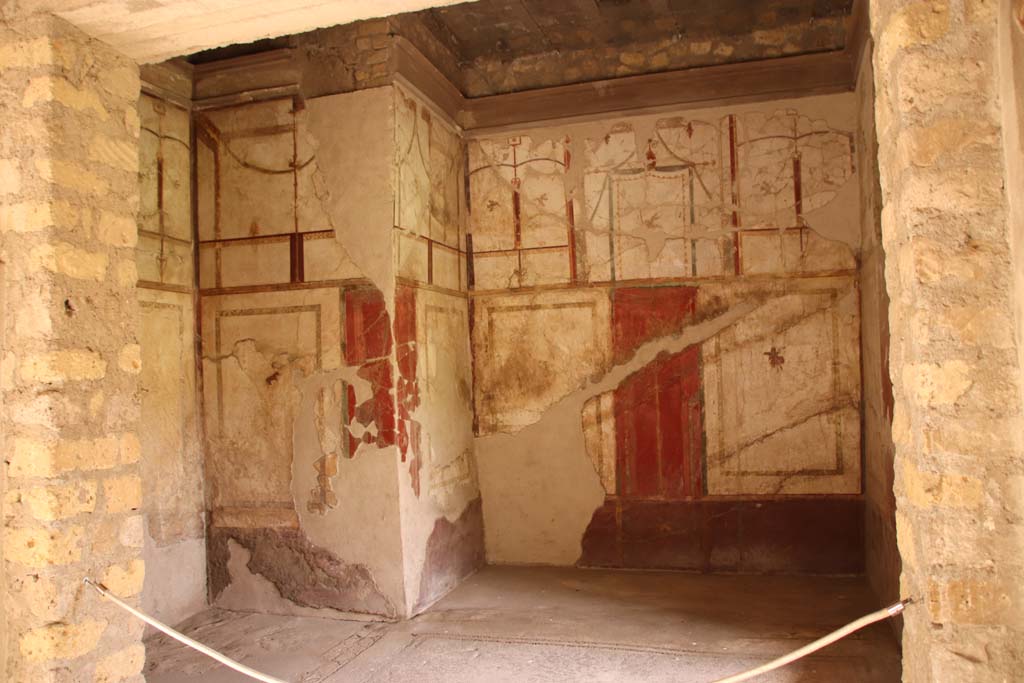 Oplontis Villa of Poppea, October 2020. Room 41, looking towards north-west corner, between two alcoves. Photo courtesy of Klaus Heese.