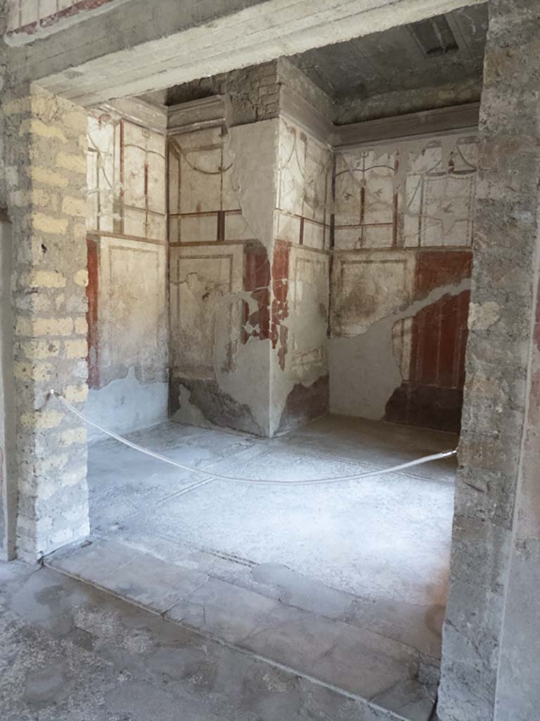 Oplontis Villa of Poppea, September 2017. Room 41, looking towards two alcoves with north-west corner between them. 
Foto Annette Haug, ERC Grant 681269 DÉCOR.
