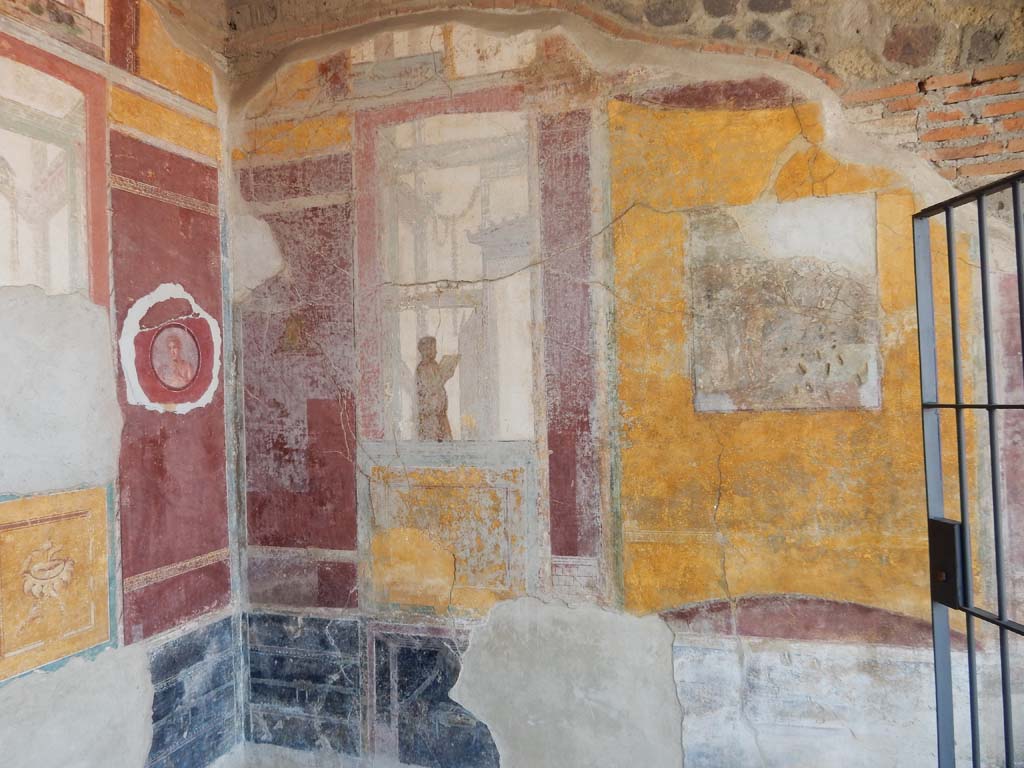 Stabiae, Villa Arianna, June 2019. Room 7, south-west corner and west wall. Photo courtesy of Buzz Ferebee.