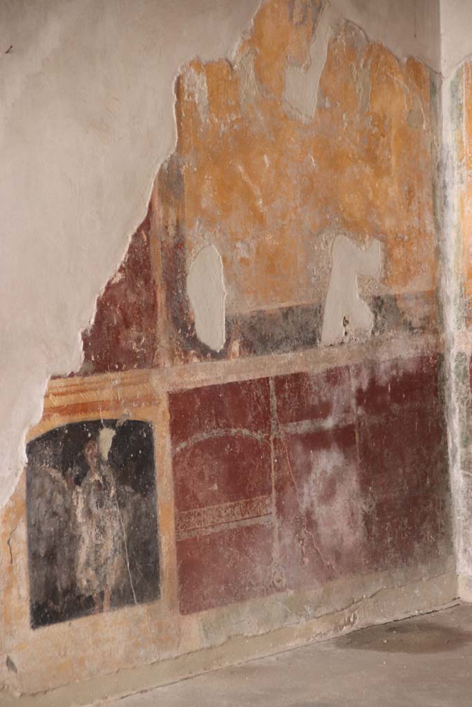 Stabiae, Villa Arianna, October 2020. Room 3, painted decoration on zoccolo at south end of east wall. Photo courtesy of Klaus Heese.