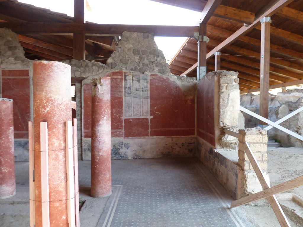 Stabiae, Villa Arianna, September 2015. W30, looking south along west portico towards the south wall.