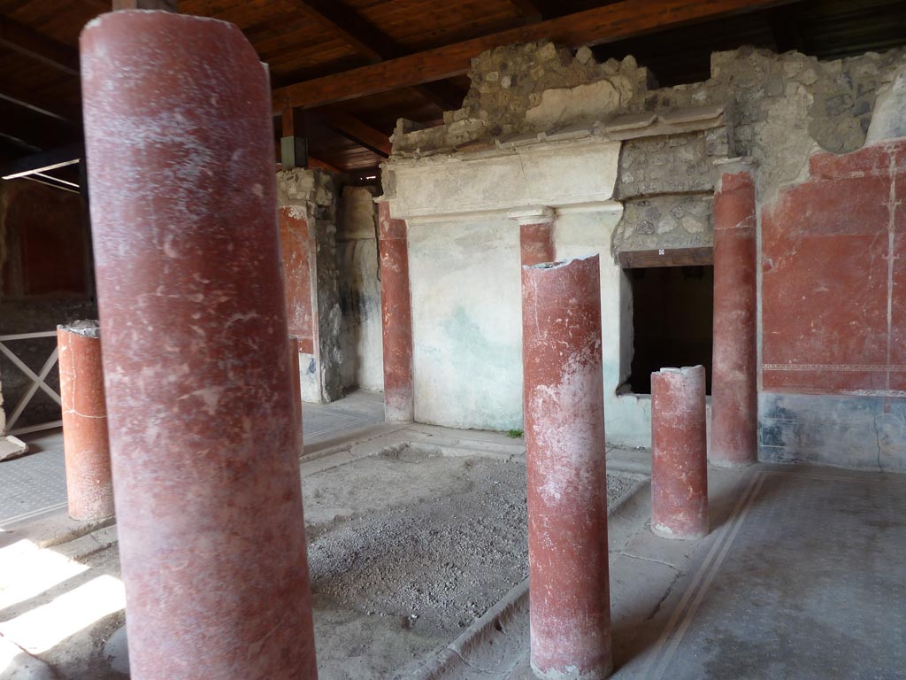 Stabiae, Villa Arianna, September 2015. W29, looking north-east across small peristyle.