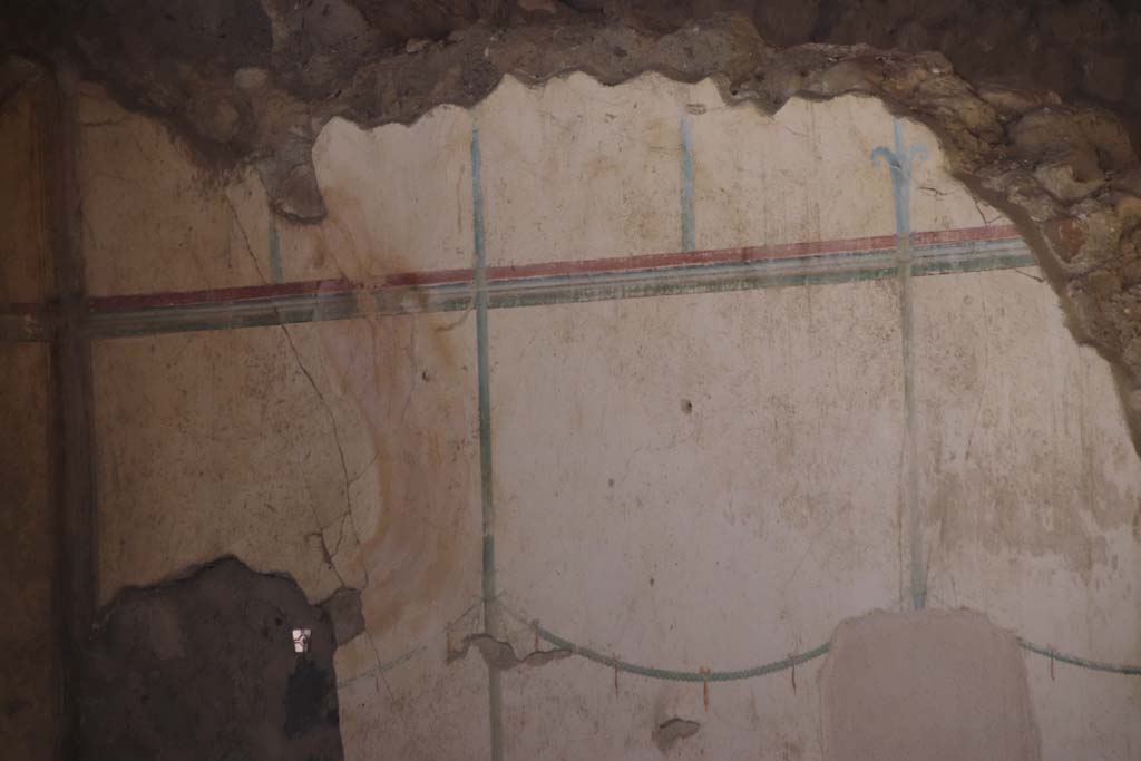 Stabiae, Villa Arianna, September 2021. Room 81, detail of painted decoration on south wall. Photo courtesy of Klaus Heese.