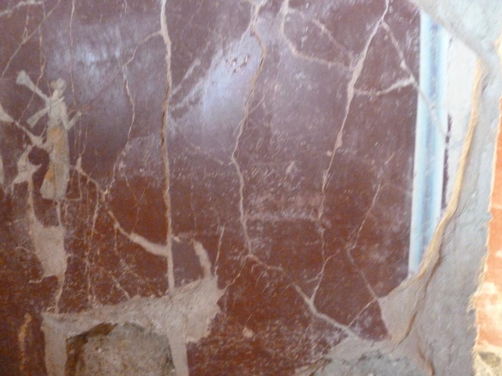 Stabiae, Villa Arianna, September 2015. W.28, painted figure in centre of panel with graffiti, on south wall.