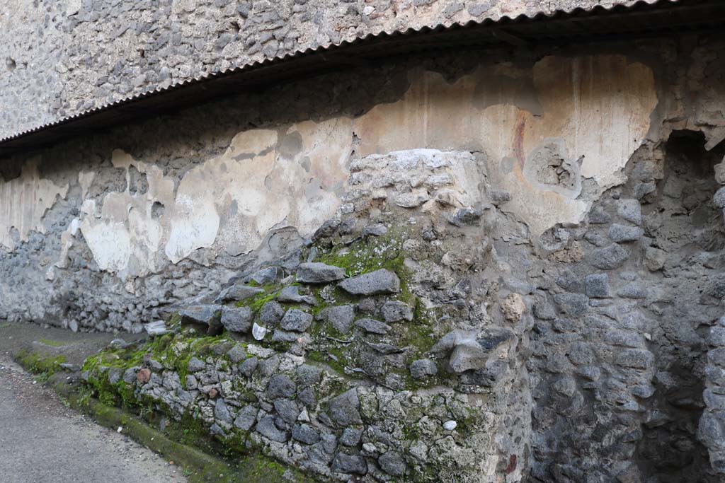 Pompeii Street Altar at I.8.1. December 2018. Looking towards altar on top of long ramp against east wall. Photo courtesy of Aude Durand.