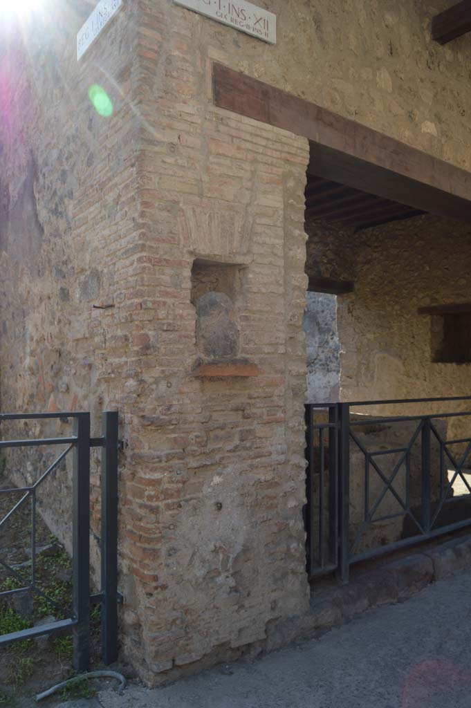Street shrine or niche at east side of entrance doorway of I.12.5 Pompeii. 
October 2017. 
Foto Taylor Lauritsen, ERC Grant 681269 D�COR.
